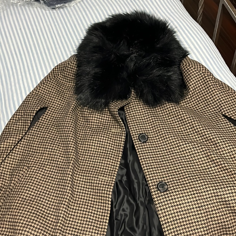 Zara cape with fur collar